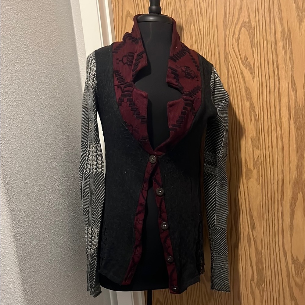 Gimmicks by BKE Black and Burgundy Cardigan